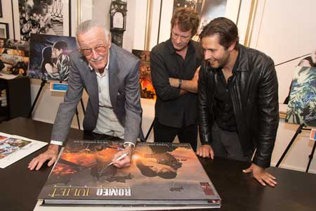Stan Lee Sets Guinness World Record For Largest Graphic Novel