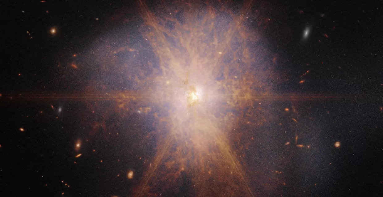 Arp220: Galaxies Collide In Cosmic Explosion