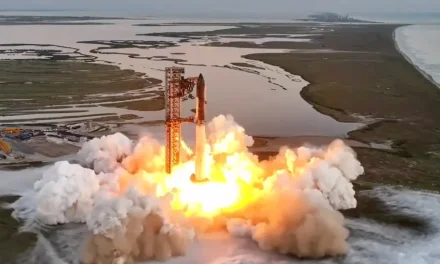 SpaceX Starship’s 5th Flight, Nails ‘Chopsticks’ Booster Catch (w/ Video)