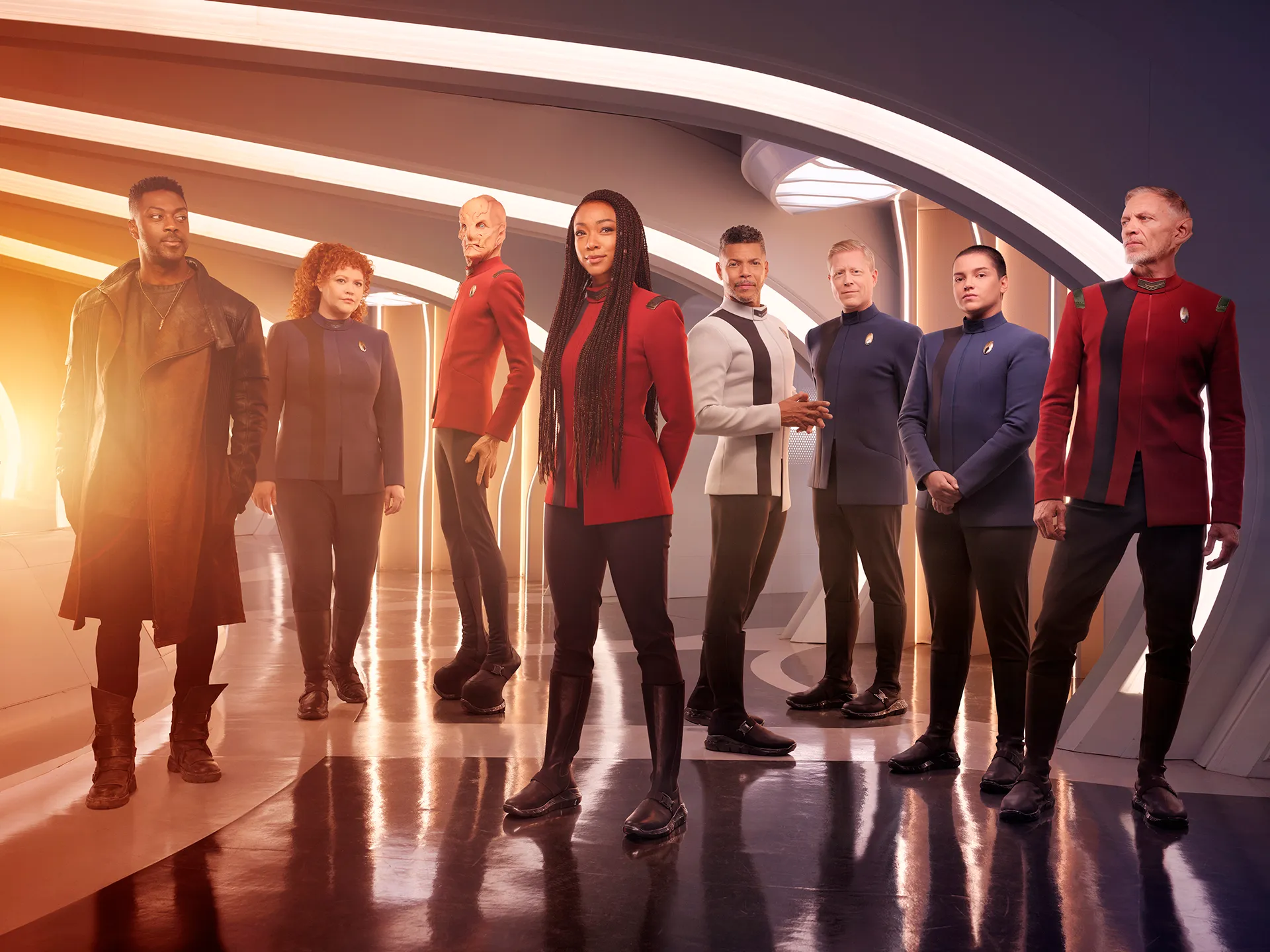 The crew of the Discovery in the 32nd century.